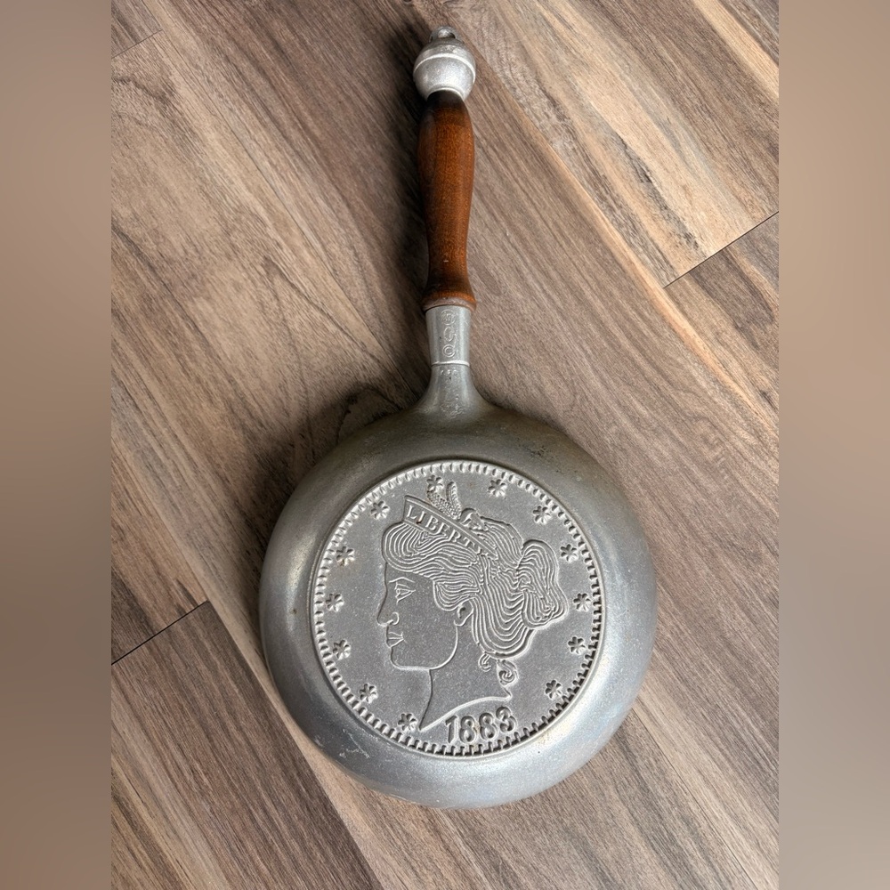 WILTON ARMETALE SKILLET LIBERTY HEAD NICKEL 1883 WOODEN HANDLE USA FRYING PAN
